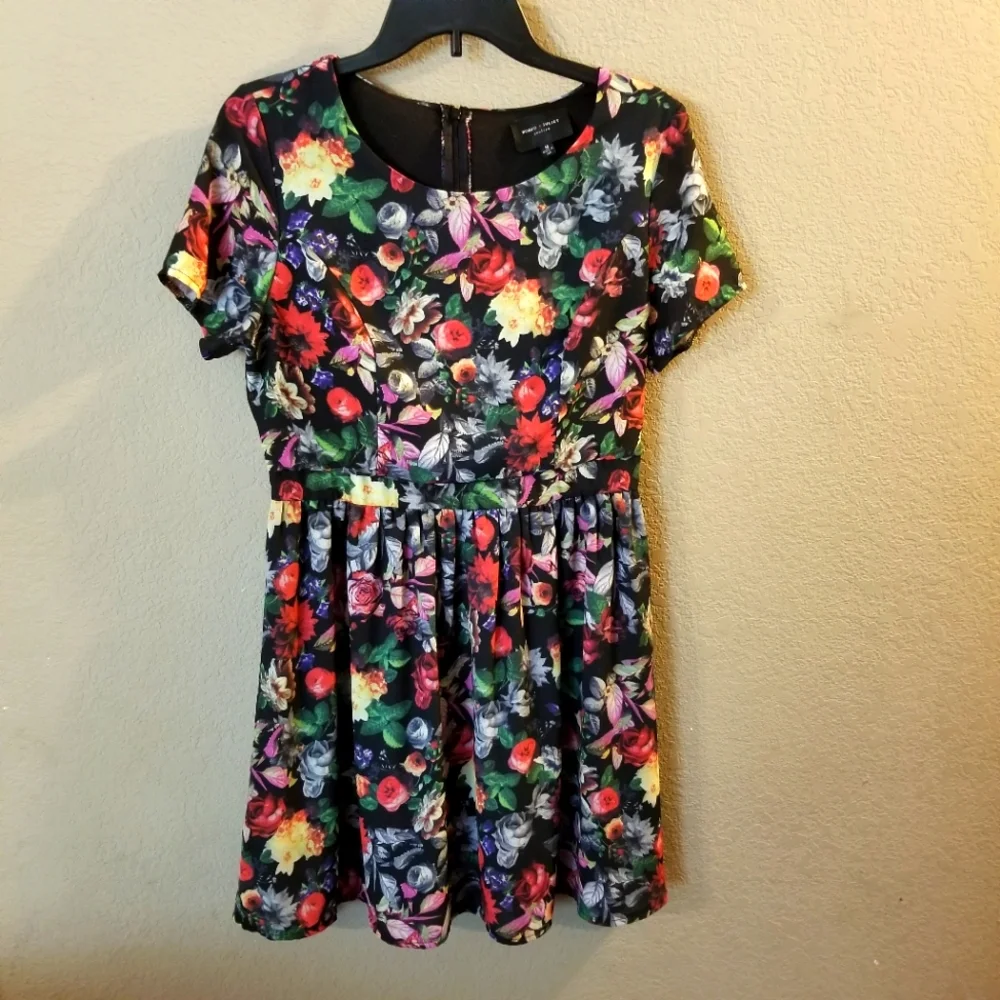 Romeo & Juliet Couture Women's Black Floral Print Short Sleeve Dress Size Medium